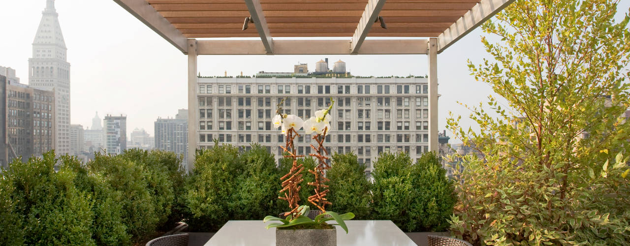 Empire State Loft, Koko Architecture + Design Koko Architecture + Design Modern balcony, veranda & terrace