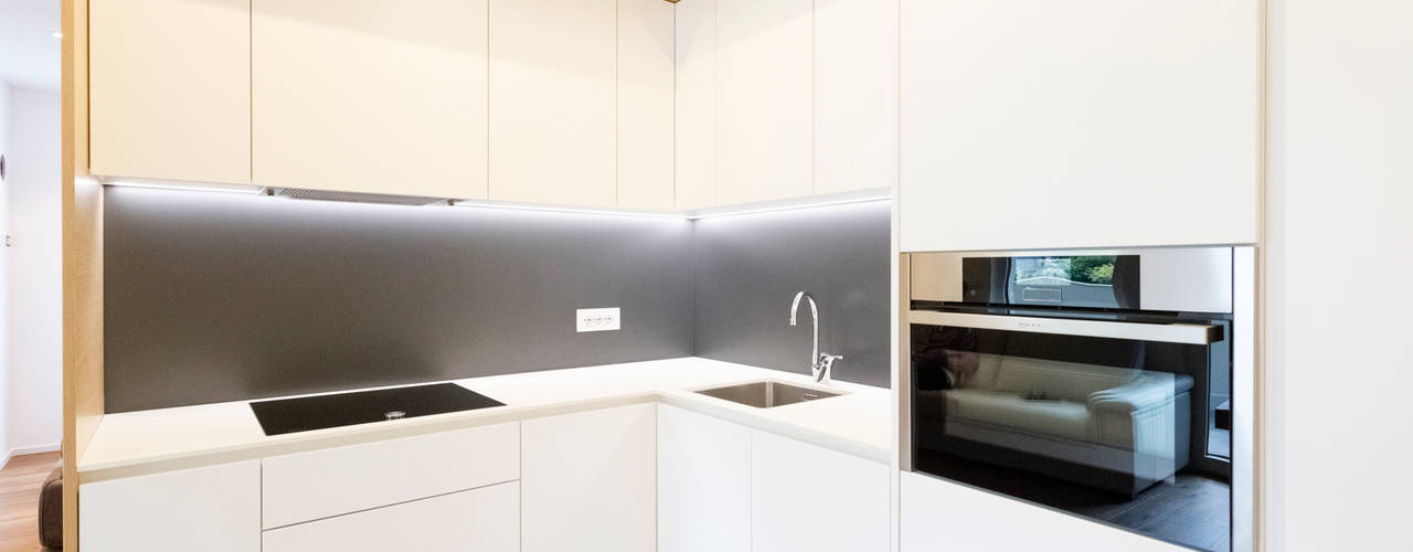 Piccolo appartamento open-space in edificio casa clima "A": Bello , Lemayr Thomas Lemayr Thomas Cocinas de estilo minimalista