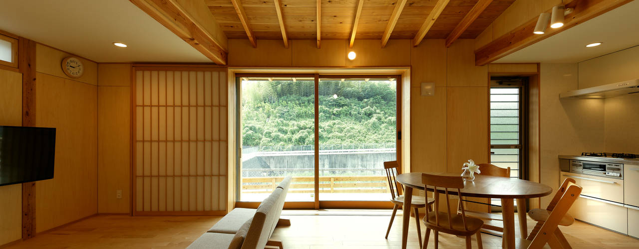 A HOUSE （ローコスト・外張断熱） , 磯村建築設計事務所 磯村建築設計事務所 Modern living room Wood Wood effect