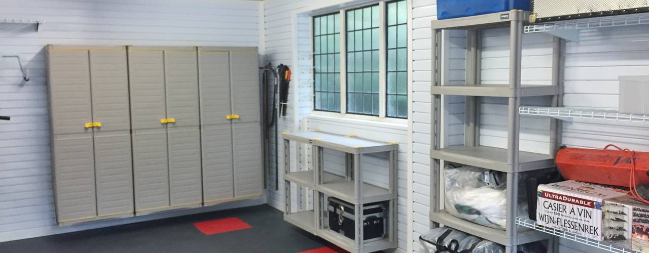 Great Storage Solutions and a Striking Tiled Floor in Little Chalfont, Buckinghamshire, Garageflex Garageflex Garagens e edículas modernas