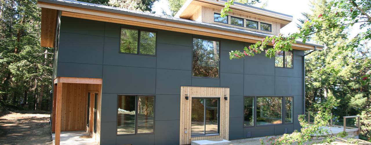 Modern Home on the Gulf Islands, Linwood Green Homes Linwood Green Homes Case moderne Cemento