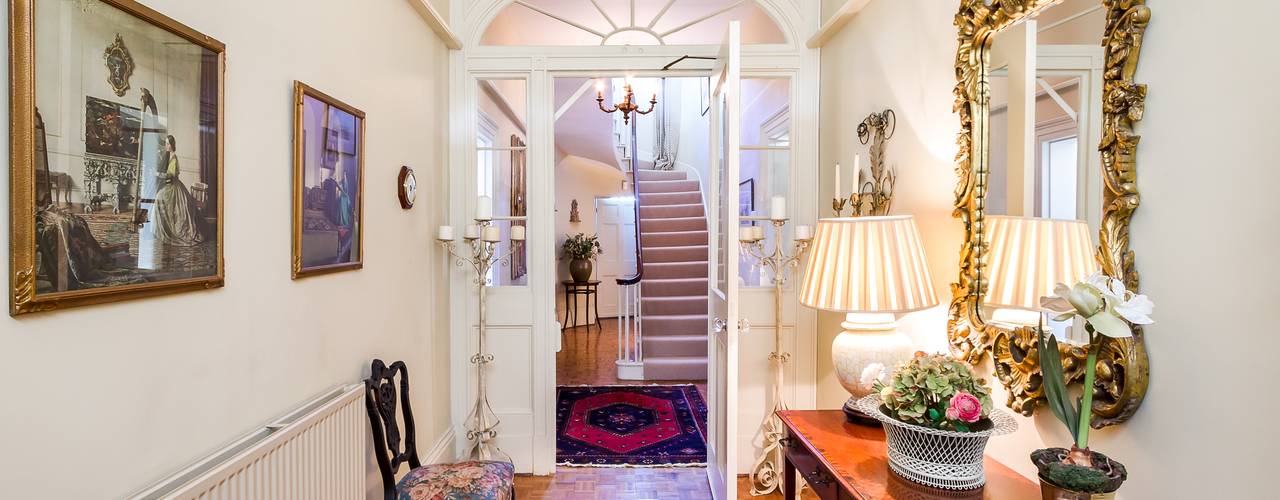 homify Classic corridor, hallway & stairs