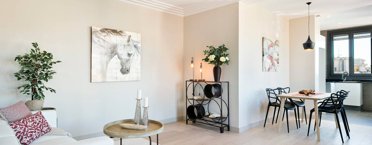 Home Staging para una Vivienda de Lujo en Barcelona, Markham Stagers Markham Stagers غرفة المعيشة