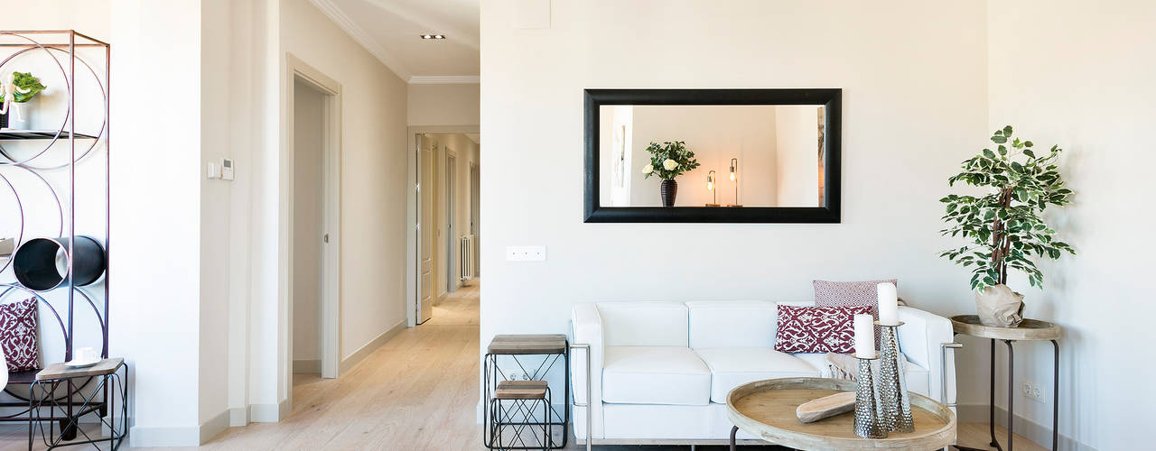 Home Staging para una Vivienda de Lujo en Barcelona, Markham Stagers Markham Stagers Salas de estar modernas