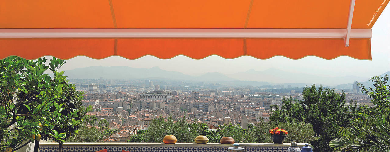Toldos Vertilux, Vertilux México Vertilux México Balcones y terrazas modernos: Ideas, imágenes y decoración Textil Ámbar/Dorado