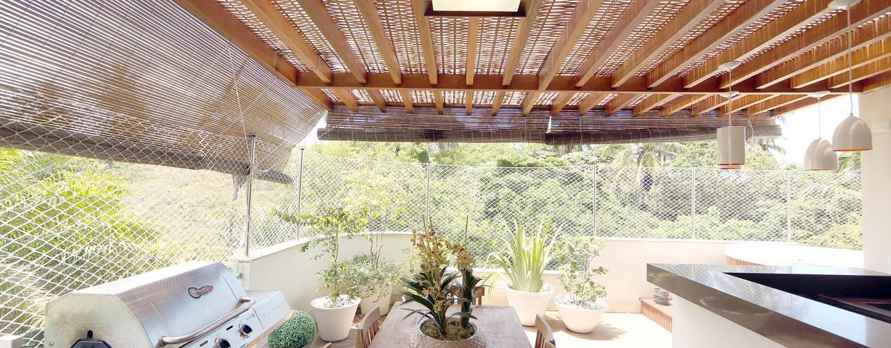 APT DE COBERTURA NA PRAIA DO SUL, Mariana Chalhoub Mariana Chalhoub Patios & Decks Furniture