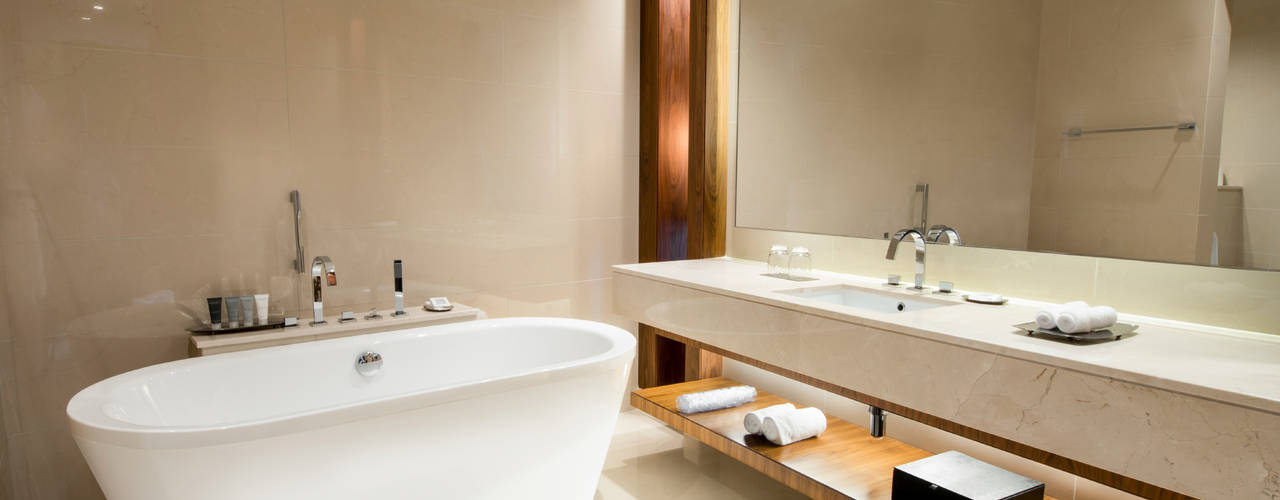 Bathrooms, Gracious Luxury Interiors Gracious Luxury Interiors 모던스타일 욕실