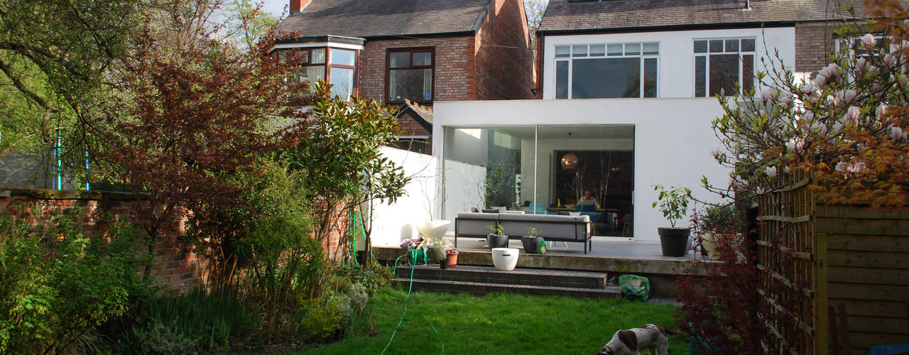 College Road, Manchester., Studio Maurice Shapero Studio Maurice Shapero Minimalist balcony, veranda & terrace