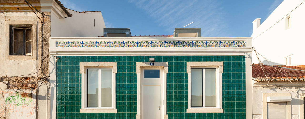 Moradia de fachada estreita mas com 230 M² , Colectivo Cais Colectivo Cais Casas minimalistas