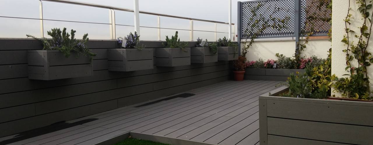 JARDINERAS, La Patioteca La Patioteca Balcones y terrazas modernos: Ideas, imágenes y decoración Compuestos de madera y plástico