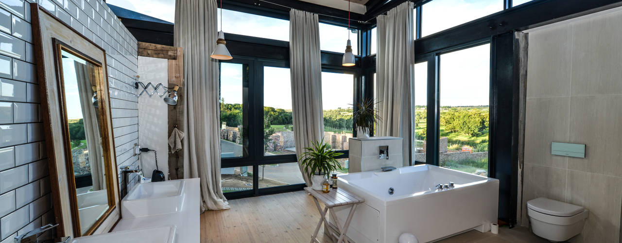 TREE HOUSE, Studious Architects Studious Architects Industrial style bathroom