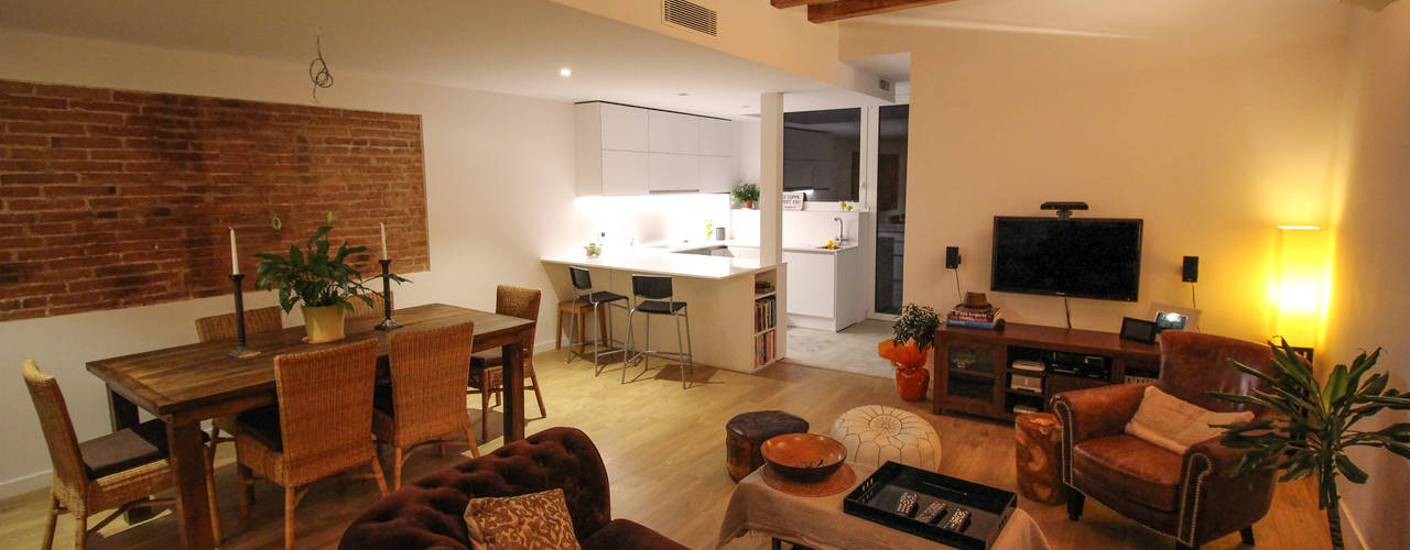 Reforma integral de vivienda en Barcelona capital, Reformas Vicort Reformas Vicort Living room Wood Wood effect