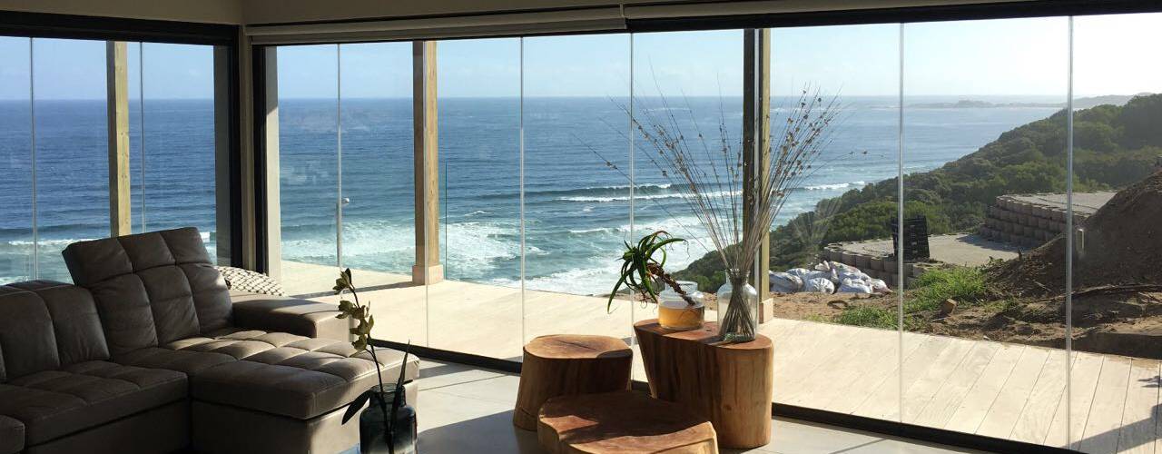 Brenton on Sea, XO Architects Inc. XO Architects Inc. Living room Glass