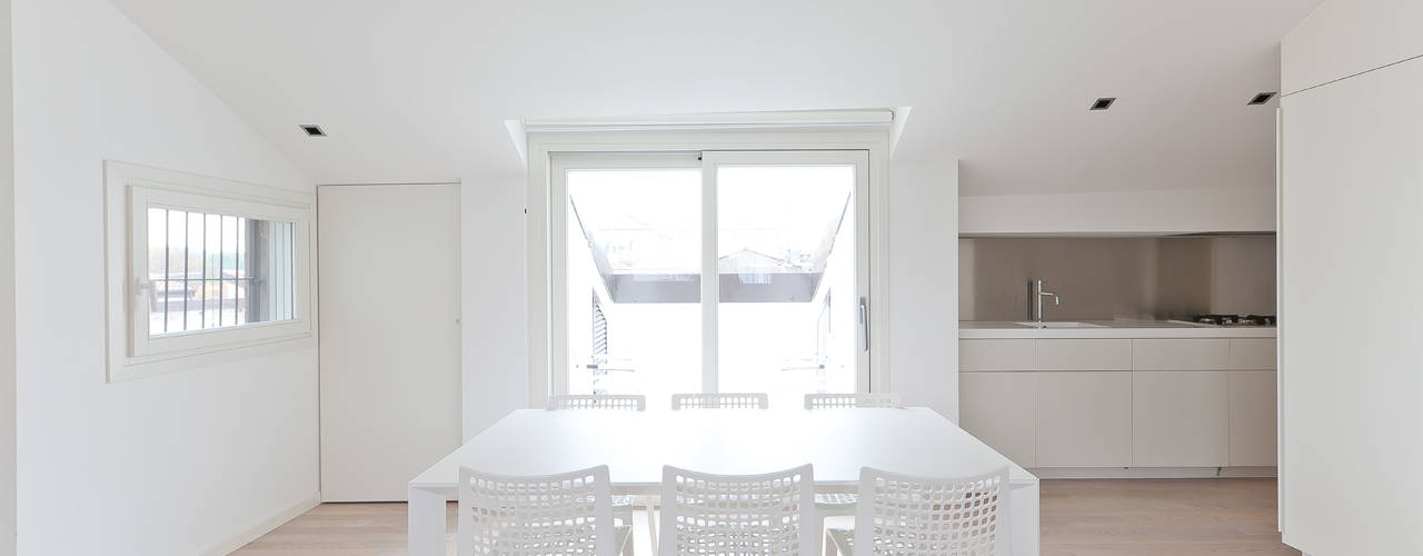 Gun_house_2010 CREMA, tIPS ARCHITECTS tIPS ARCHITECTS Minimalist dining room