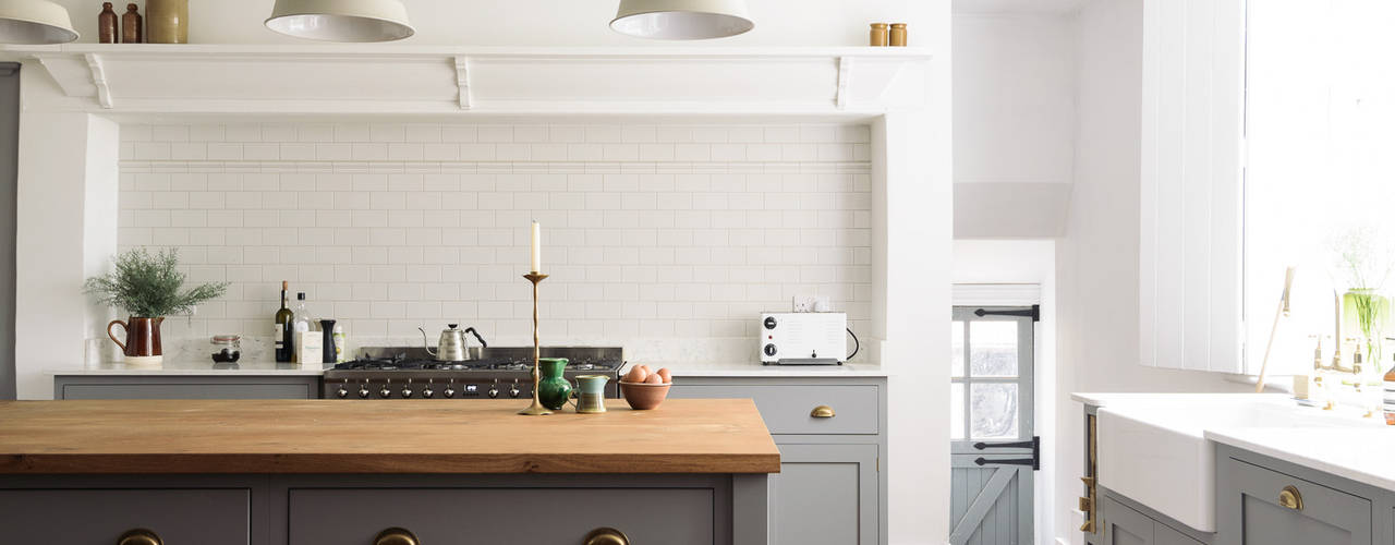 The Cheshire Townhouse Kitchen by deVOL, deVOL Kitchens deVOL Kitchens ラスティックデザインの キッチン 木 木目調