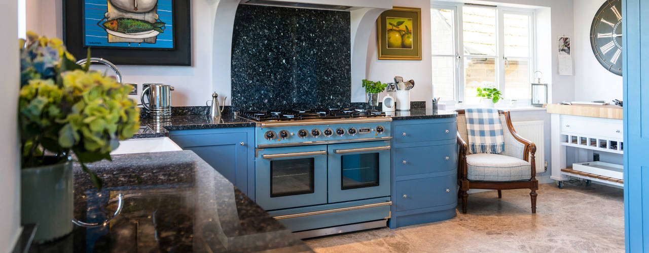 French farm house blue, Auspicious Furniture Auspicious Furniture カントリーデザインの キッチン 木 木目調