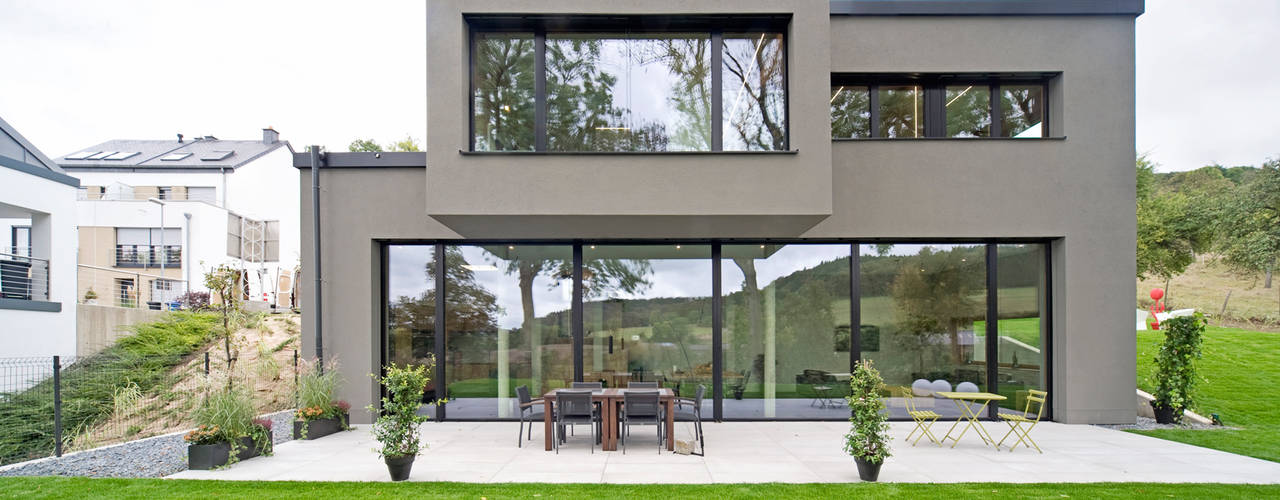 Ökologisches Traumhaus aus Beton und Massivholz, Maisons Loginter Maisons Loginter Casas modernas