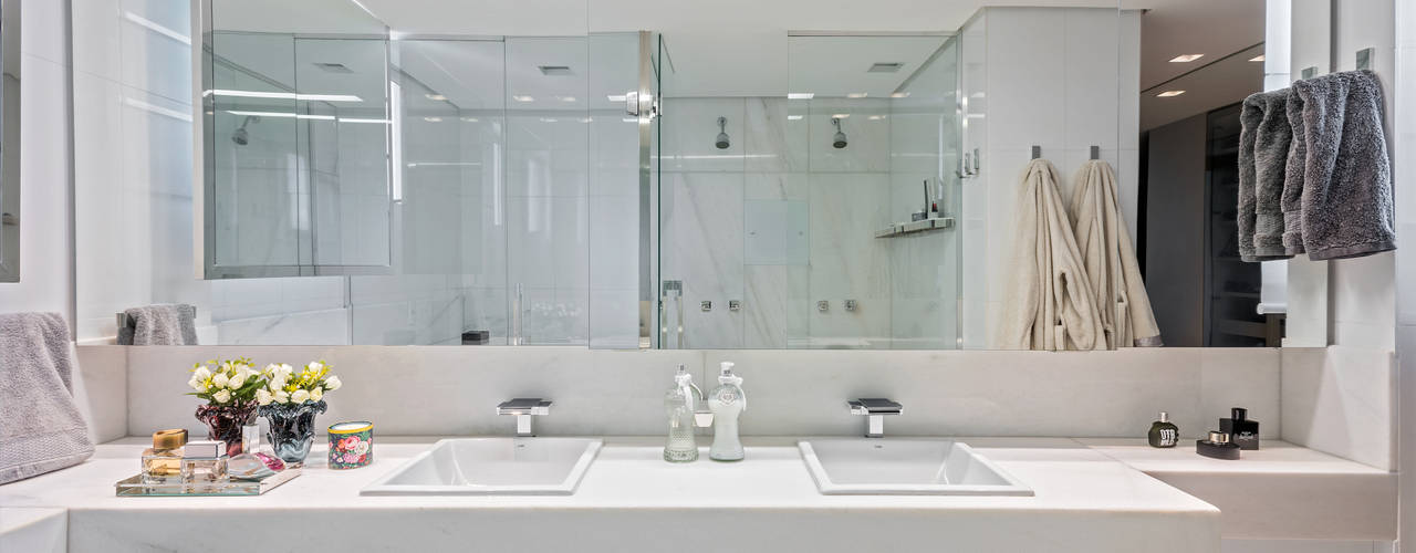 homify Modern bathroom