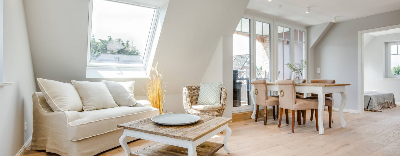 Einrichtung einer Dachgeschosswohnung in Westerland auf Sylt, Home Staging Sylt GmbH Home Staging Sylt GmbH Modern living room