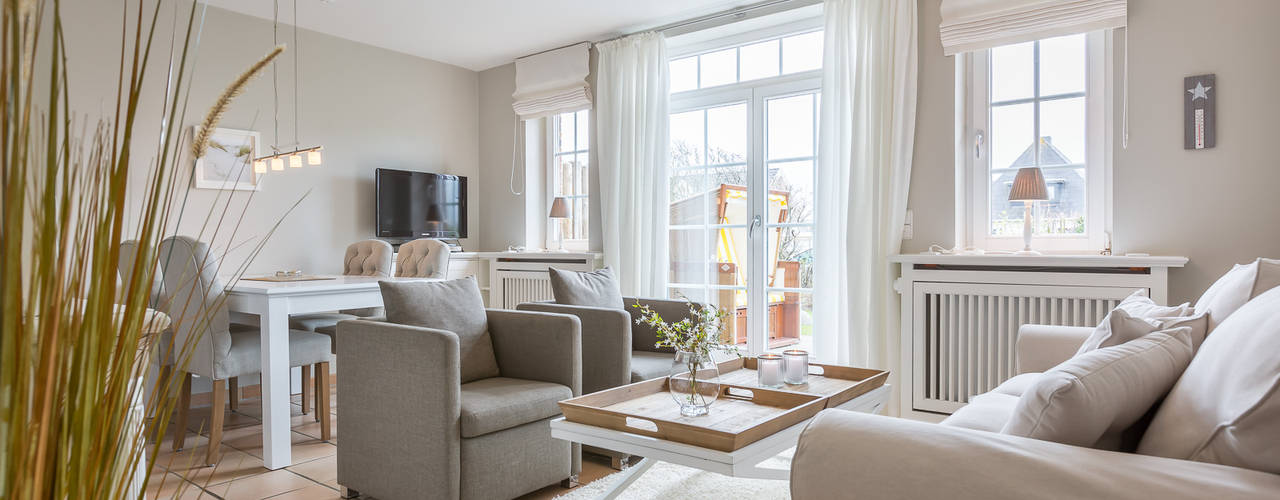 Redesign FeWo im Haus „Achter Dünem“ in Wenningstedt auf Sylt, Home Staging Sylt GmbH Home Staging Sylt GmbH غرفة المعيشة