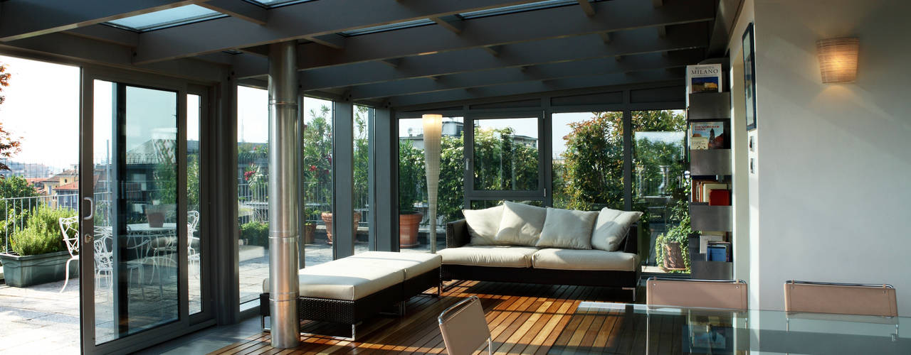 UN GIARDINO D'INVERNO A MILANO, T+T ARCHITETTURA T+T ARCHITETTURA Modern style conservatory