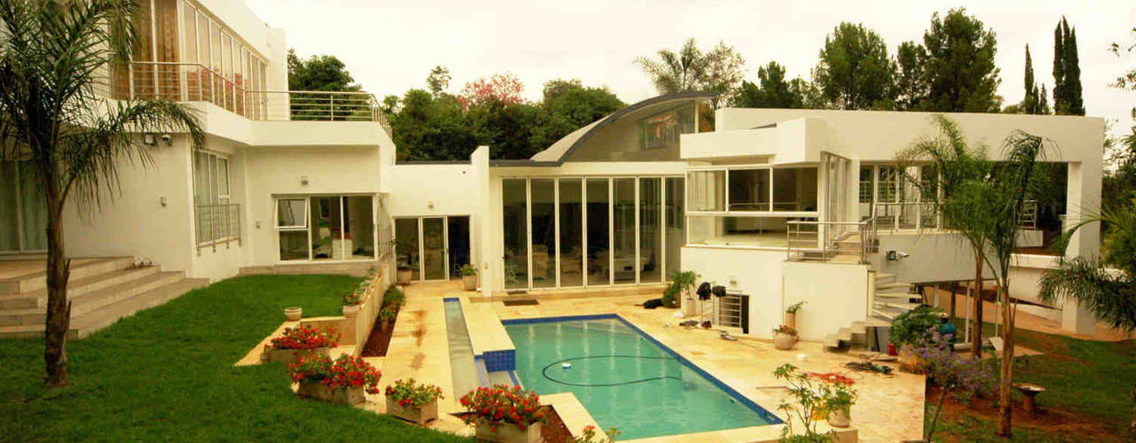 Northcliff residence, Essar Design Essar Design Modern houses