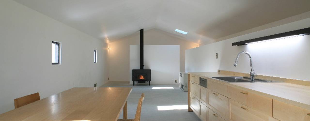 吉根の家, TOMOAKI UNO ARCHITECTS TOMOAKI UNO ARCHITECTS Minimalist dining room Wood Wood effect