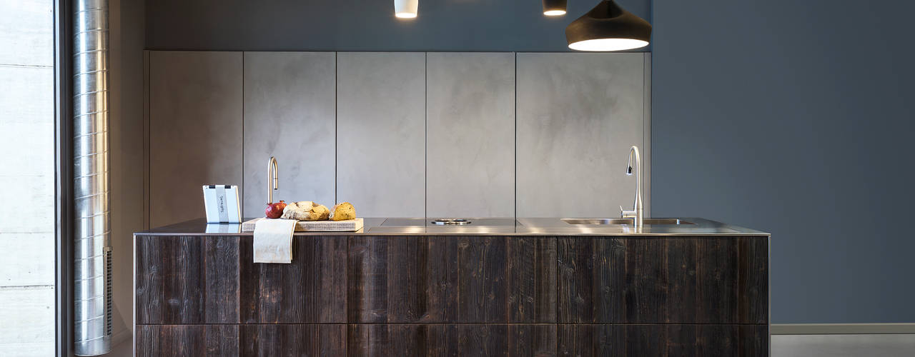 20161102 – KITCHEN WITH ISLAND WITH STEEL AND BLACK PINE WOOD, TM Italia TM Italia Cocinas modernas: Ideas, imágenes y decoración