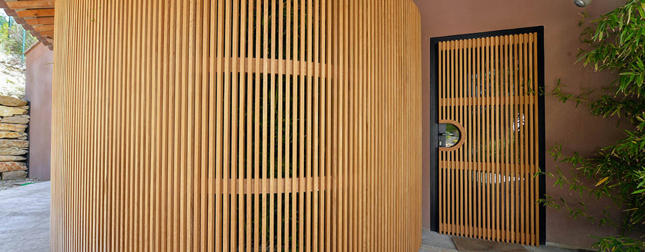 Réinvention / La Cadière d'Azur , Atelier Jean GOUZY Atelier Jean GOUZY Mediterranean style corridor, hallway and stairs