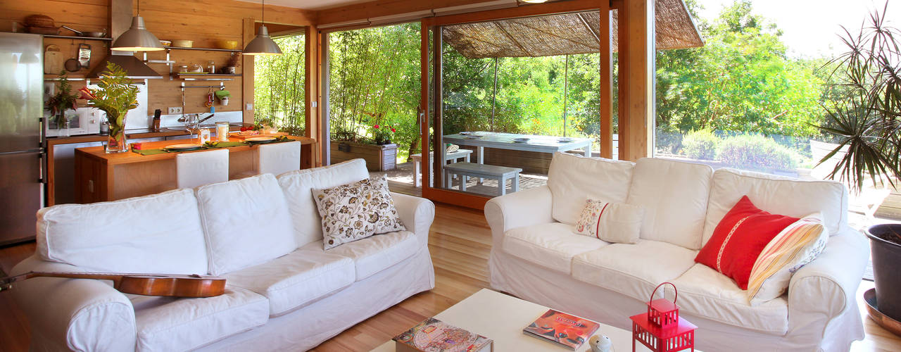 RUSTICASA | Casa do Brezo em Paredes de Coura, RUSTICASA RUSTICASA Asian style living room Wood Wood effect