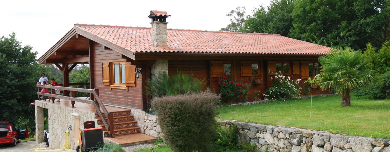 RUSTICASA | 100 projetos | Portugal + Espanha, RUSTICASA RUSTICASA Chalets & maisons en bois Bois massif Multicolore