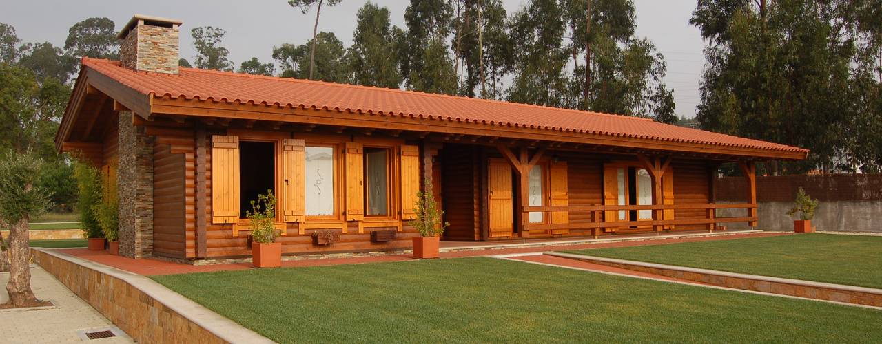 RUSTICASA | 100 projetos | Portugal + Espanha, RUSTICASA RUSTICASA Chalets & maisons en bois Bois massif Multicolore