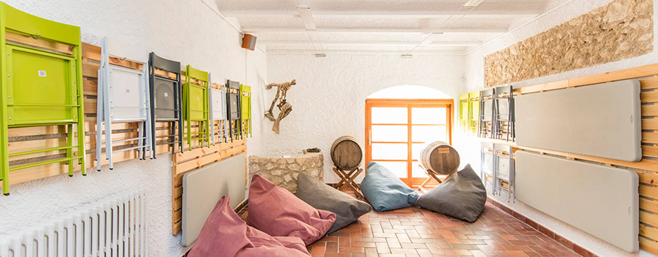 Casa en Sant Pau d'Ordal, Silvia R. Mallafré Silvia R. Mallafré Garagens e arrecadações modernas