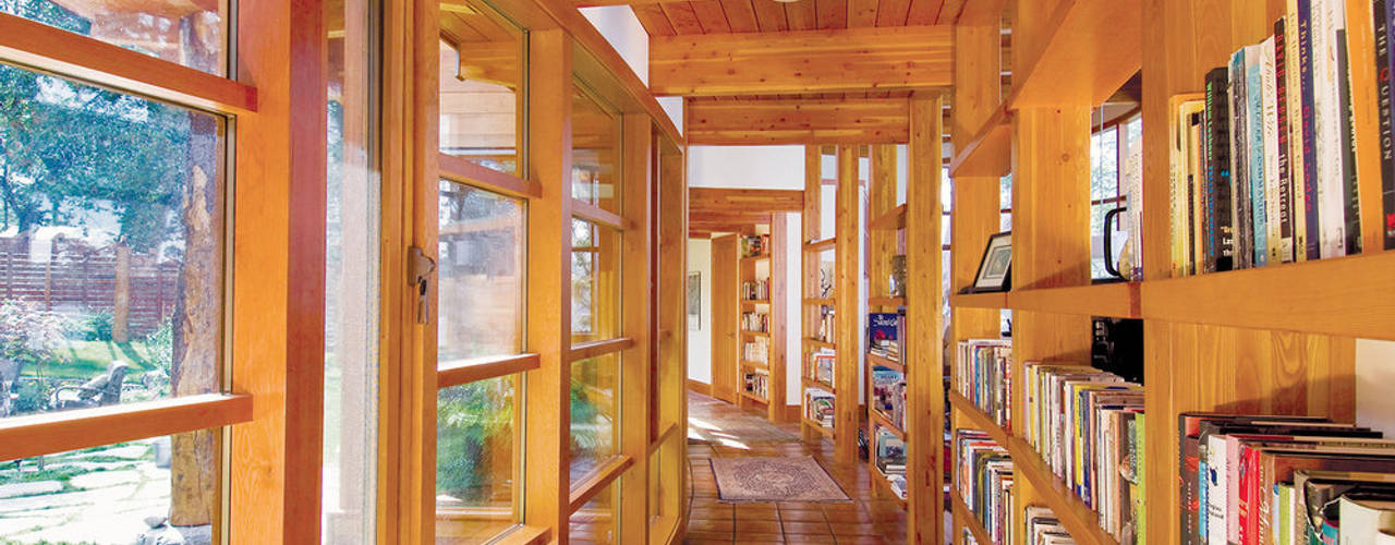 Booklovers House, Helliwell + Smith • Blue Sky Architecture Helliwell + Smith • Blue Sky Architecture Modern Corridor, Hallway and Staircase