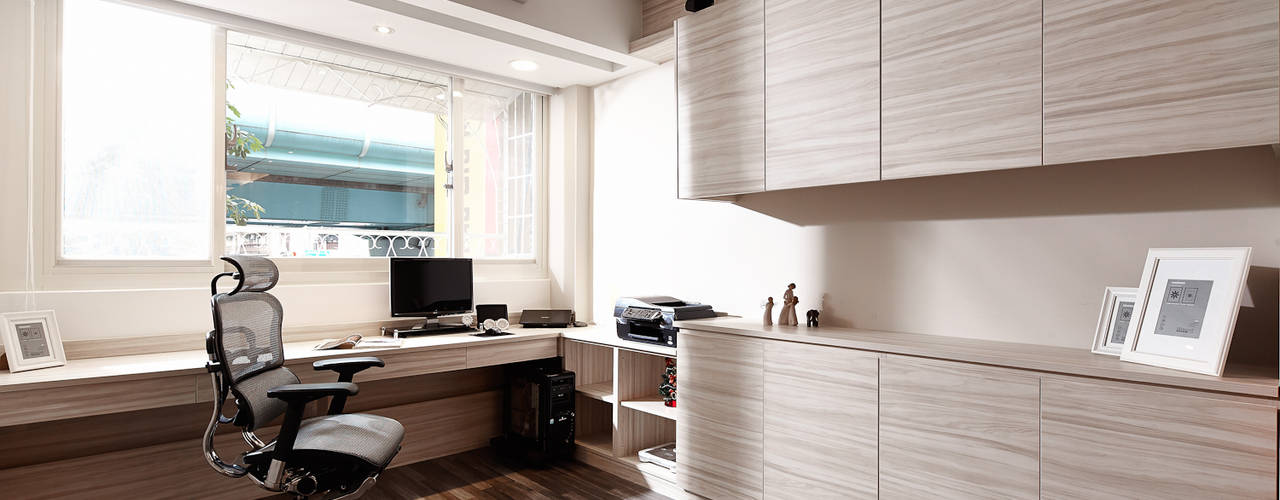 homify Scandinavian style study/office