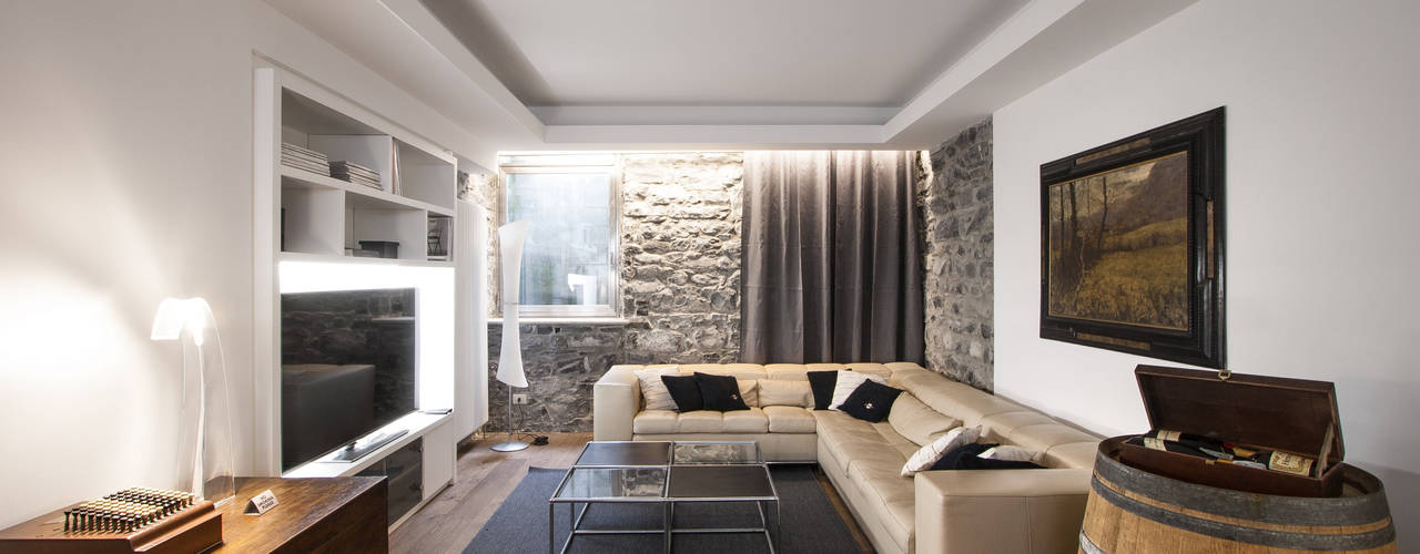 VL_Progetto di interni per una villa storica sul Lago di Como, Chantal Forzatti architetto Chantal Forzatti architetto Soggiorno moderno Pietra Variopinto