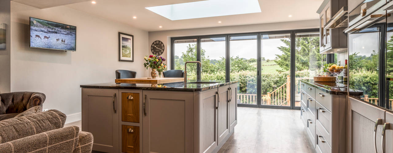 High Peak. Stunning views of the High Peak countryside from this family room extension, John Gauld Photography John Gauld Photography モダンな キッチン