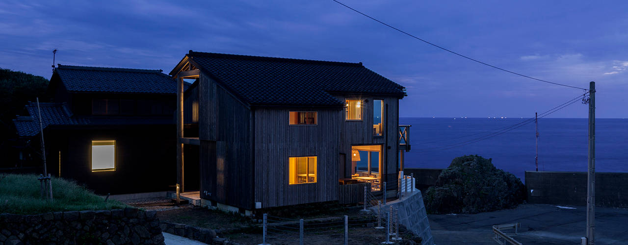 海岸の突端に立つ民家のリノベーション, 水谷壮市 水谷壮市 Commercial spaces Wood Wood effect