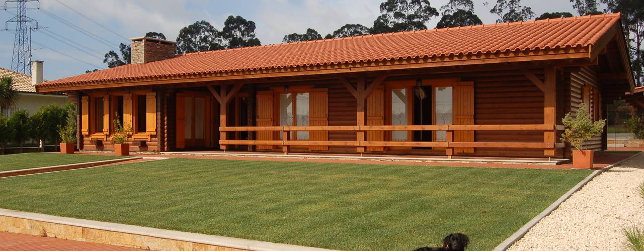 Casa unifamiliar pré-fabricada de 176m² em Vila Nova de Gaia, RUSTICASA RUSTICASA Wooden houses Solid Wood Multicolored