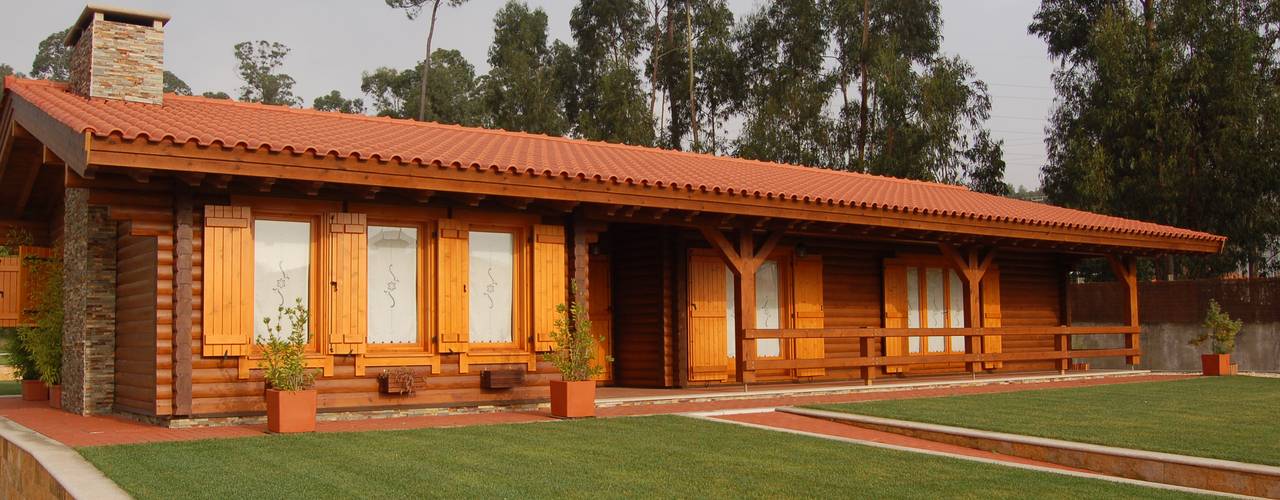 Casa unifamiliar pré-fabricada de 176m² em Vila Nova de Gaia, RUSTICASA RUSTICASA Chalets & maisons en bois Bois massif Multicolore