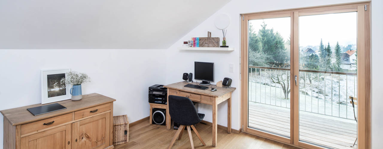 Klassik trifft Moderne, wir leben haus - Bauunternehmen in Bayern wir leben haus - Bauunternehmen in Bayern Study/office Wood Wood effect