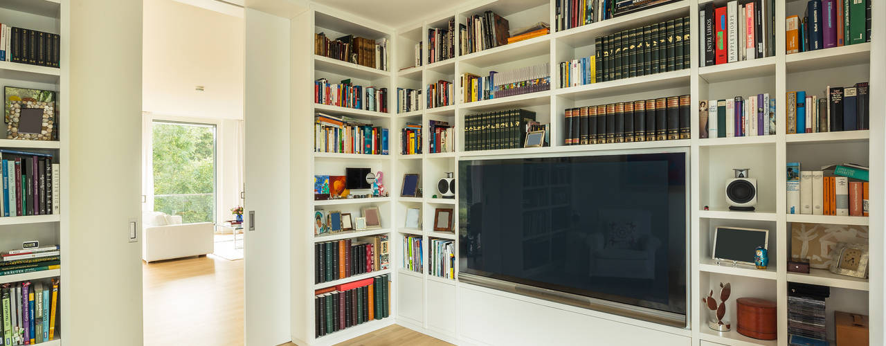 Neubau einer Villa in Ostbelgien, Architekturbüro Sutmann Architekturbüro Sutmann Modern style media rooms