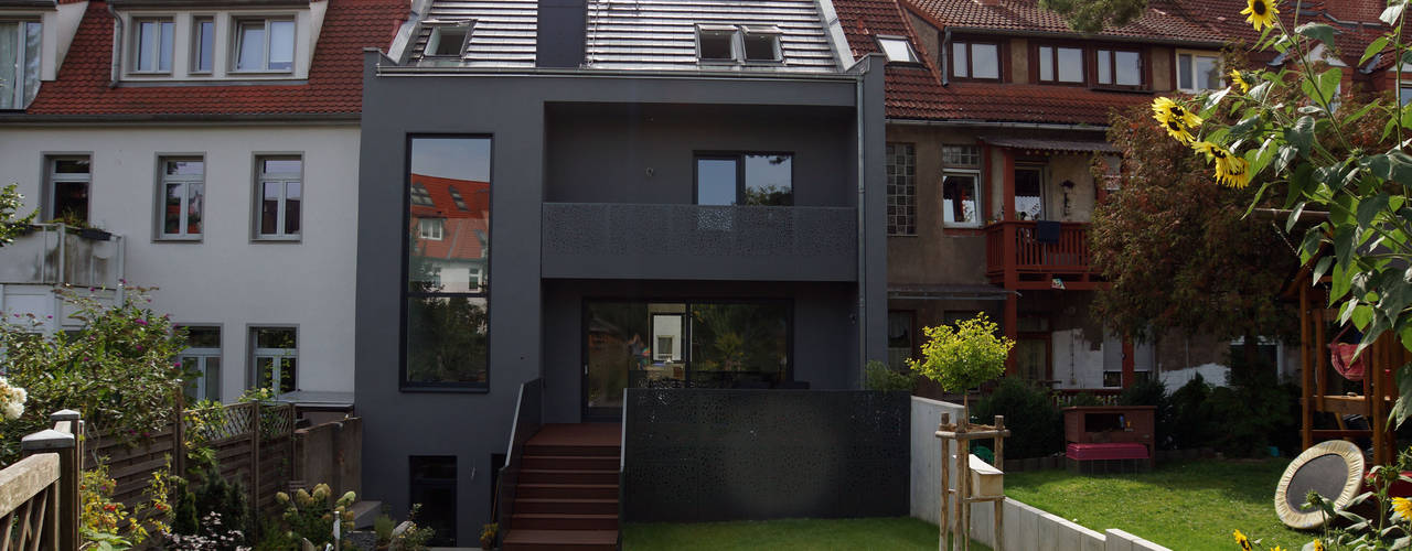 Ein Einfamilienhaus in Erfurt wird umgebaut und modernisiert, PlanKopf Architektur PlanKopf Architektur Casa unifamiliare