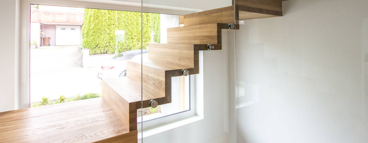 Dreiläufige Podesttreppe in Winkelstufen- Ausführung mit Glasgeländer, Holzmanufaktur Ballert e.K. Holzmanufaktur Ballert e.K. Treppe