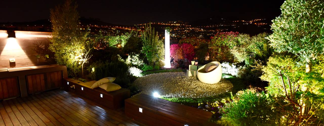 UN GIARDINO ITALIANO - PENSILE CON SORPRESA, emilio coppola architetto emilio coppola architetto Balcones y terrazas de estilo moderno