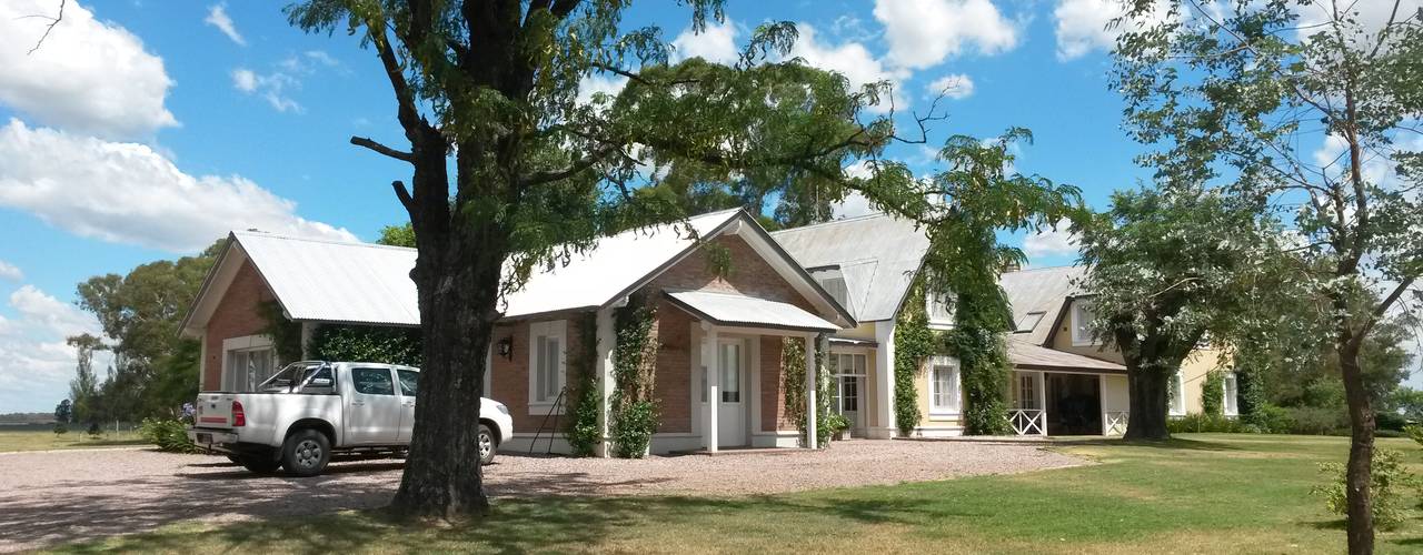 Remodelación y Ampliación de Casa de Campo en Buenos Aires por Estudio Dillon Terzaghi Arquitectura, Estudio Dillon Terzaghi Arquitectura - Pilar Estudio Dillon Terzaghi Arquitectura - Pilar Casas de estilo clásico Ladrillos