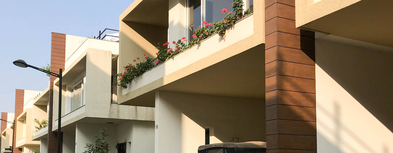 Villa Project at Renaissance Nature Walk, Deccan Structural Systems Pvt. Ltd. Deccan Structural Systems Pvt. Ltd. Casas modernas: Ideas, imágenes y decoración