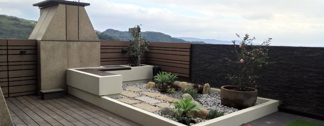 homify Jardins de fachadas de casas