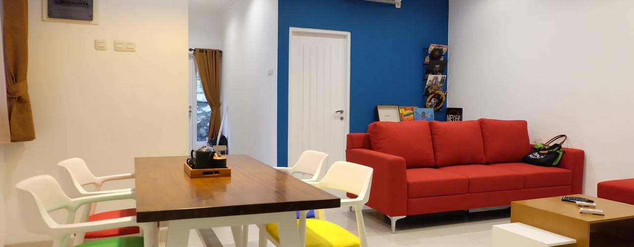 homify Salas de estar modernas Madeira Acabamento em madeira