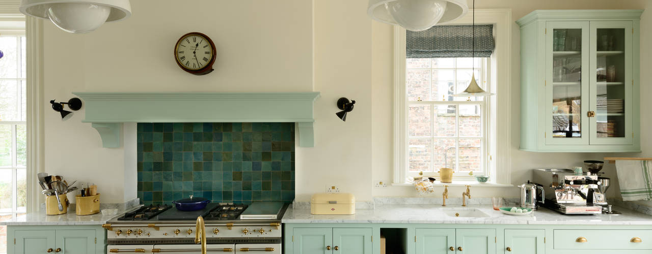 The York Townhouse Kitchen by deVOL, deVOL Kitchens deVOL Kitchens 廚房 實木 Multicolored